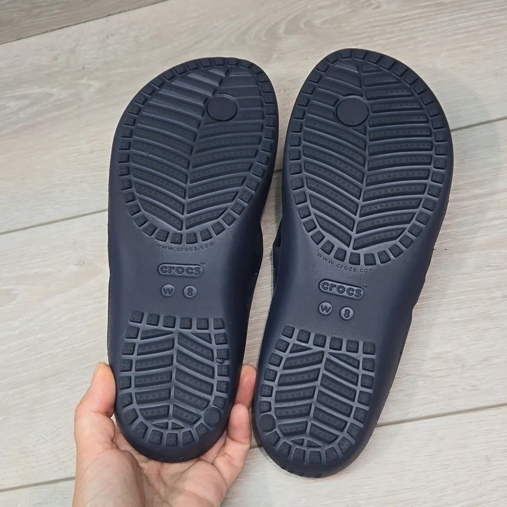 Crocs Women Outdoor Thong Flats rubber sandals shoes sz 8